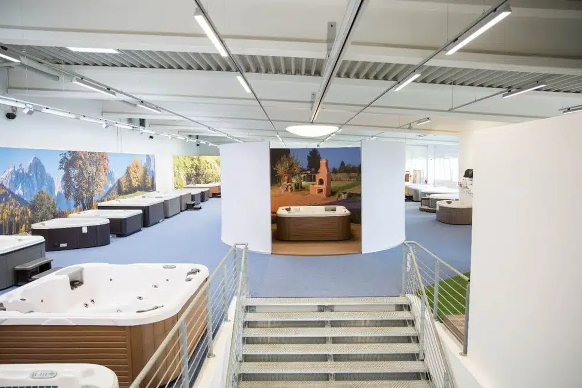 Whirlpool Modelle in der Ausstellung von Pfahler’s Whirlpool Studio