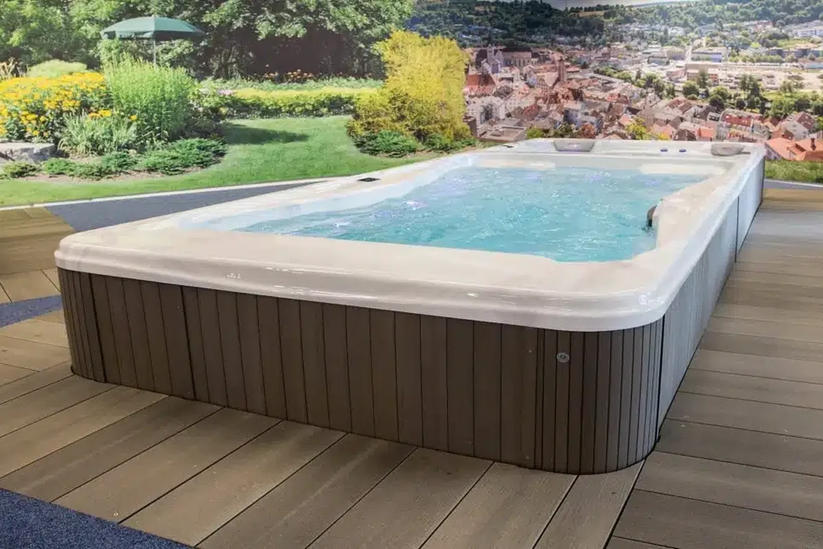 Swim Spa Modell in der Ausstellung von Pfahler